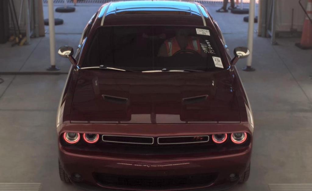Dodge Challenger photo 2