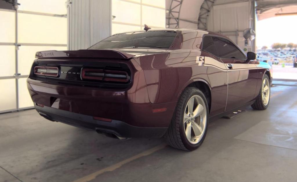 Dodge Challenger photo 8