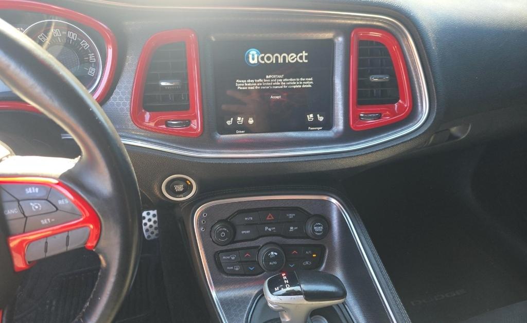 Dodge Challenger photo 14