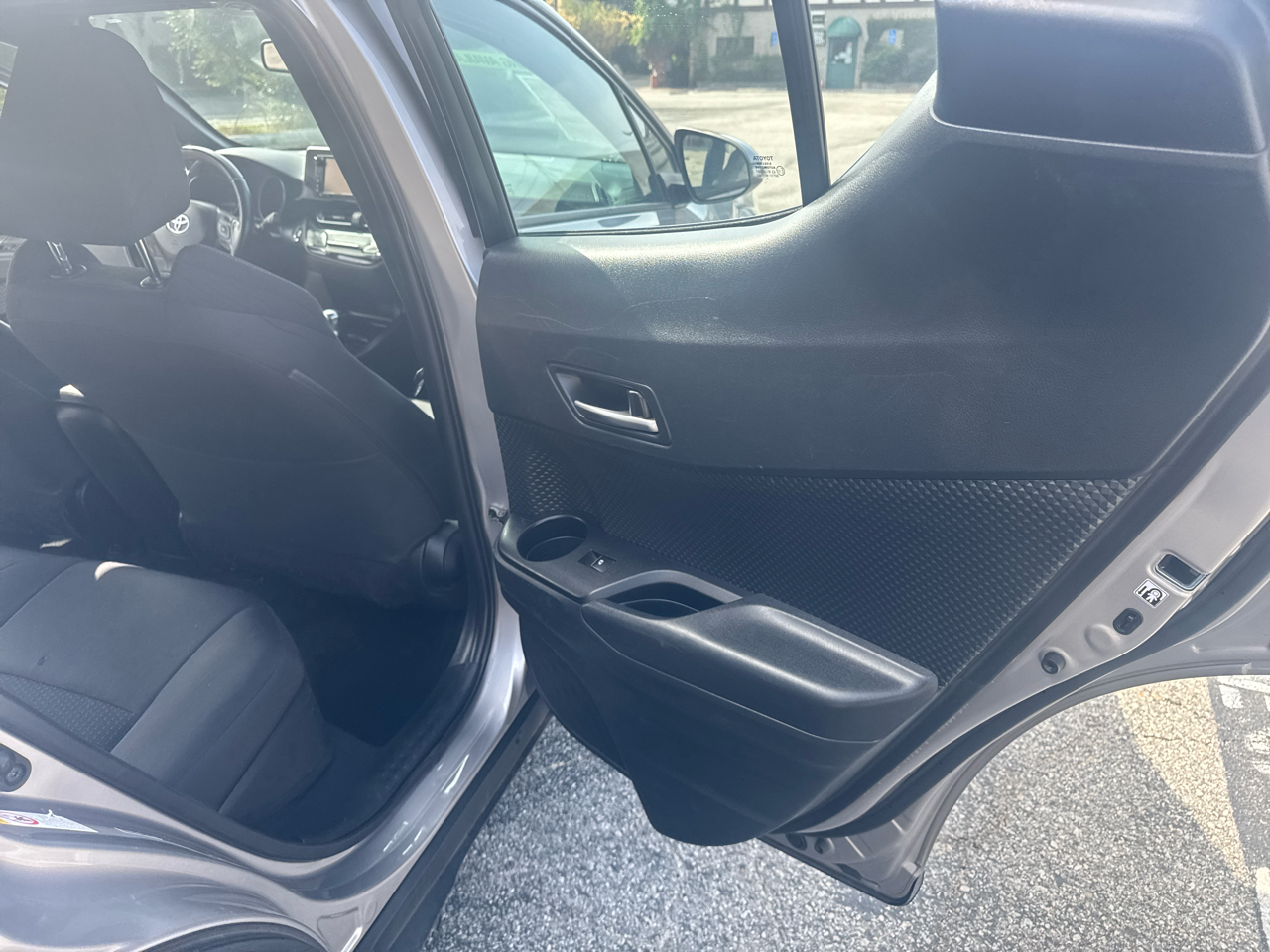 Toyota C-HR XLE FWD (Natl) 2018 Toyota C-HR XLE FWD (Natl) 2018