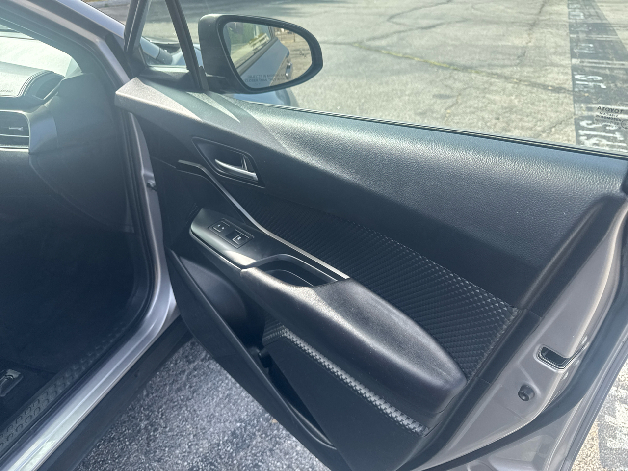 Toyota C-HR XLE FWD (Natl) 2018 Toyota C-HR XLE FWD (Natl) 2018