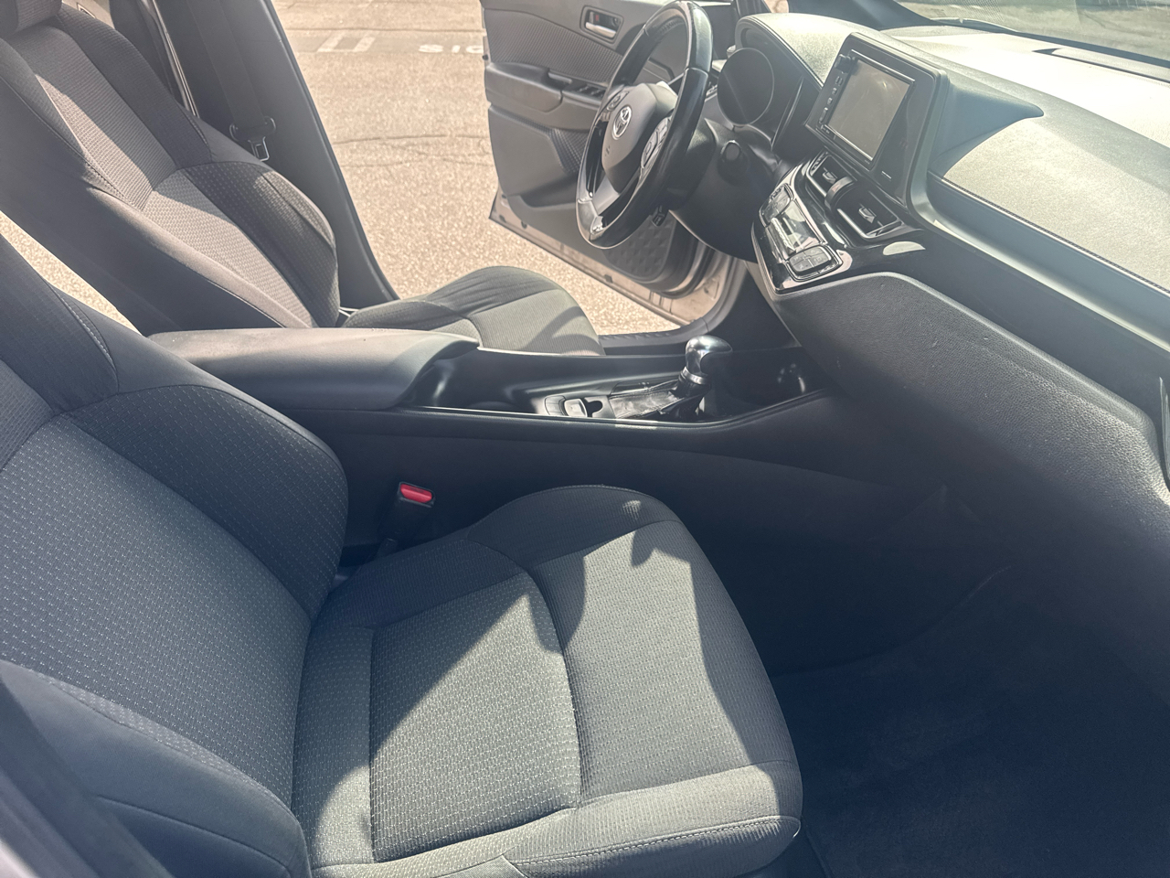 Toyota C-HR XLE FWD (Natl) 2018 Toyota C-HR XLE FWD (Natl) 2018