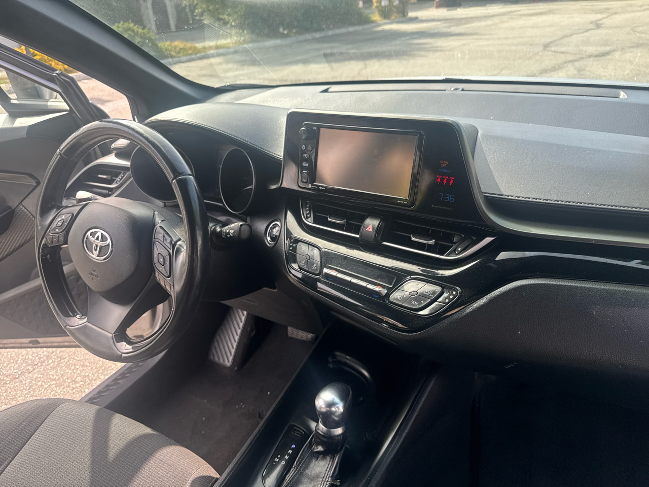 Toyota C-HR XLE FWD (Natl) 2018 Toyota C-HR XLE FWD (Natl) 2018