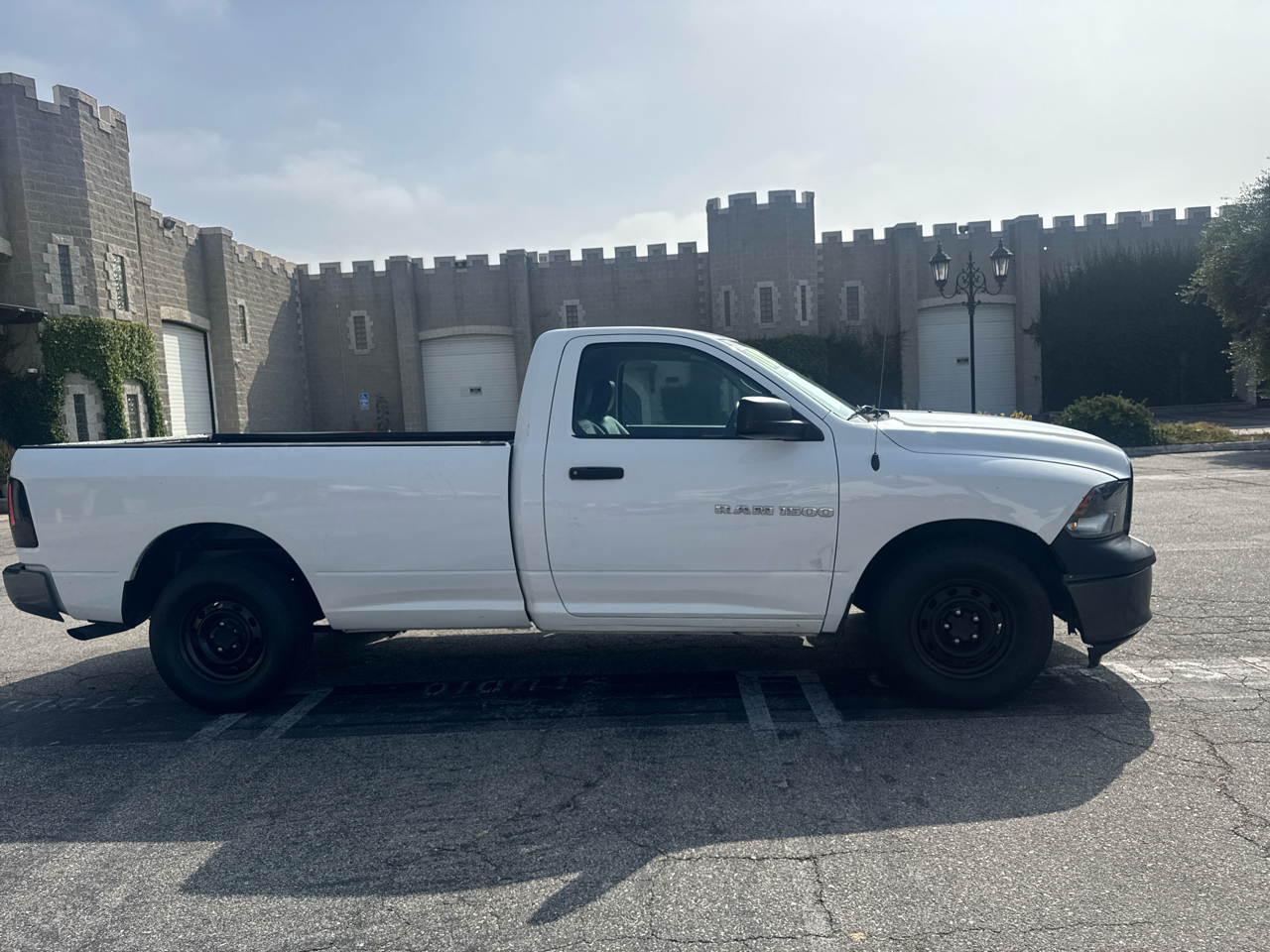 RAM 1500 2WD Reg Cab 140.5" ST 2011 RAM 1500 2WD Reg Cab 140.5" ST 2011
