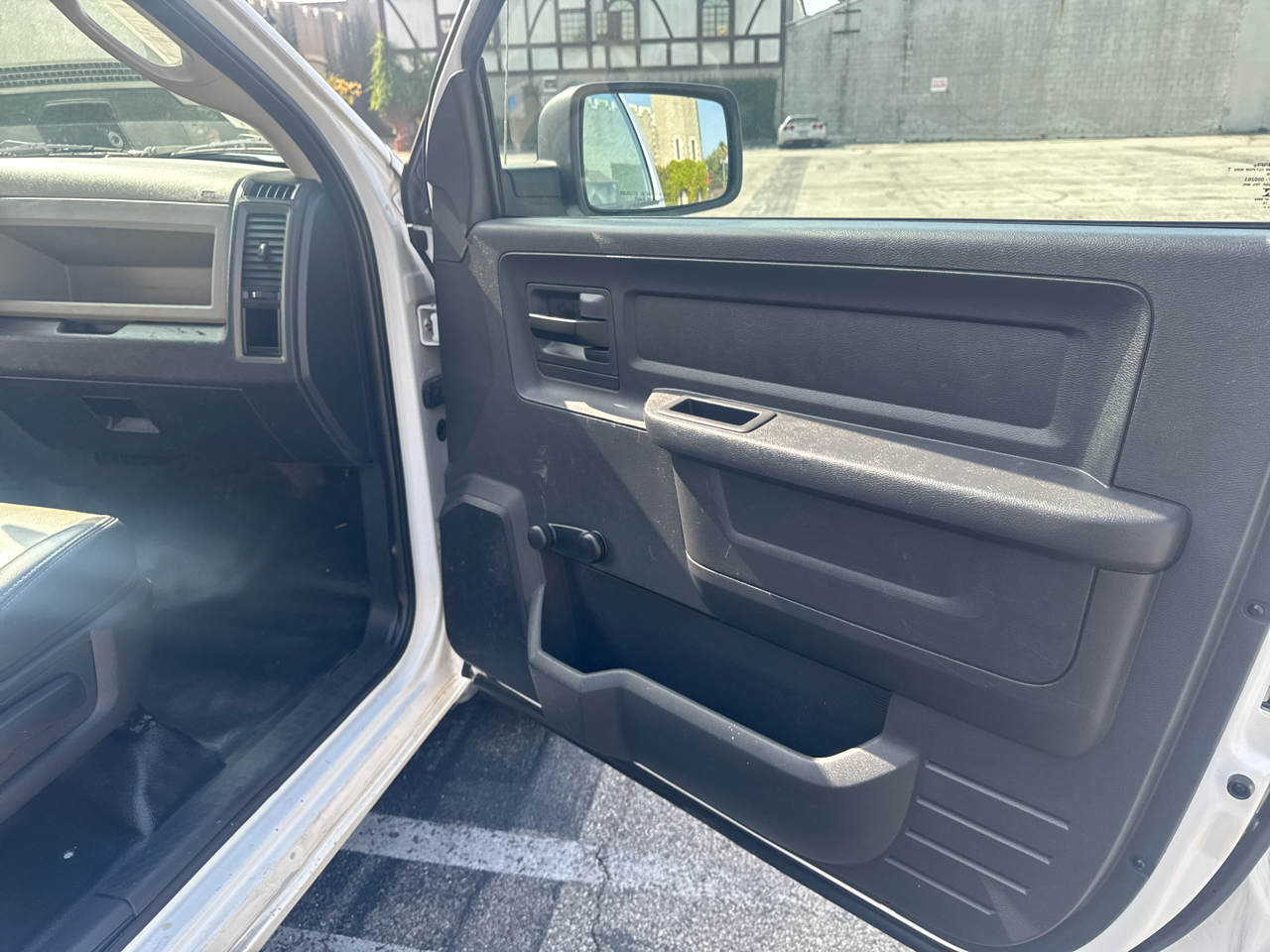 RAM 1500 2WD Reg Cab 140.5" ST 2011 RAM 1500 2WD Reg Cab 140.5" ST 2011