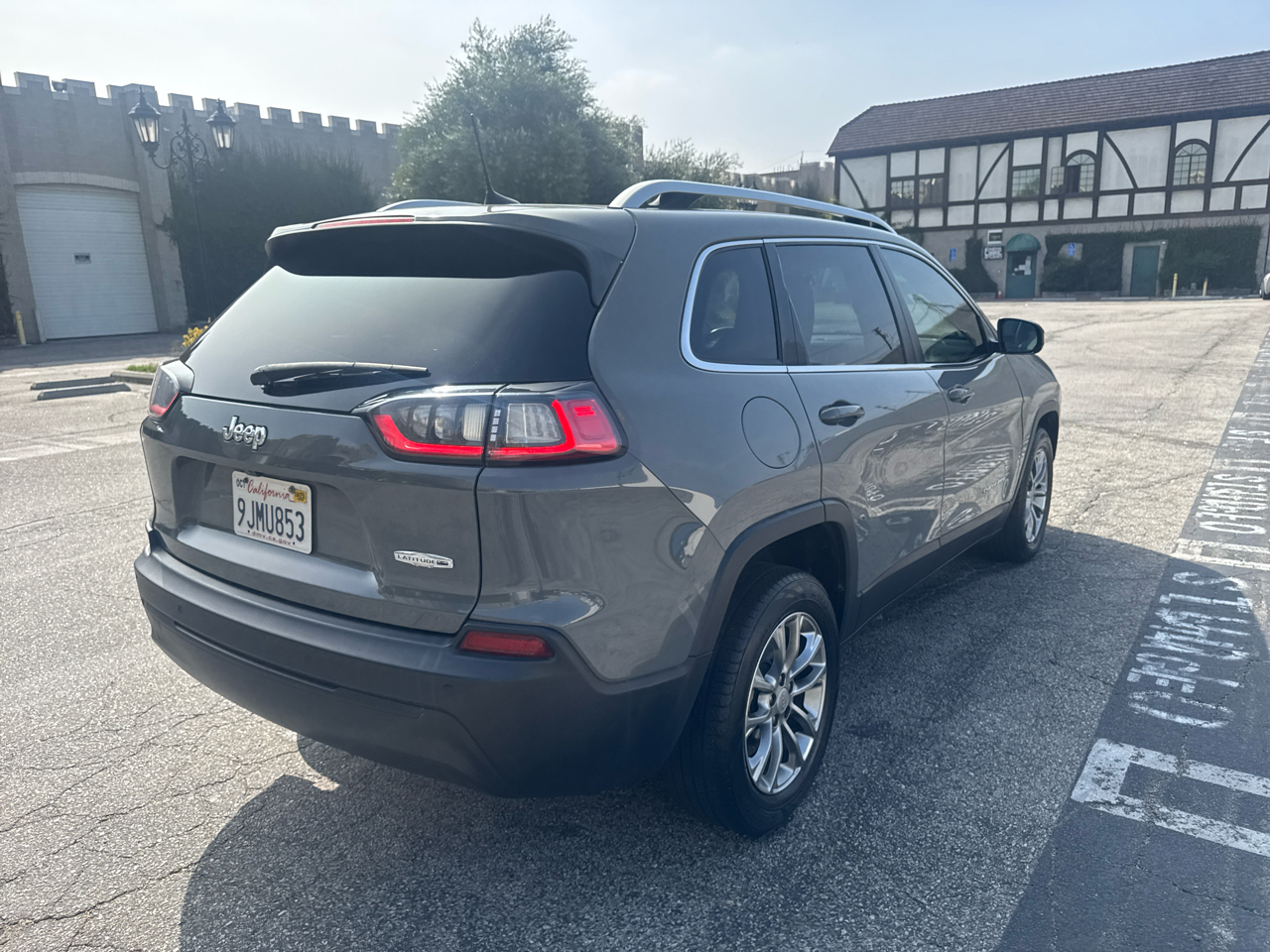Jeep Cherokee Latitude Plus FWD 2020 Jeep Cherokee Latitude Plus FWD 2020