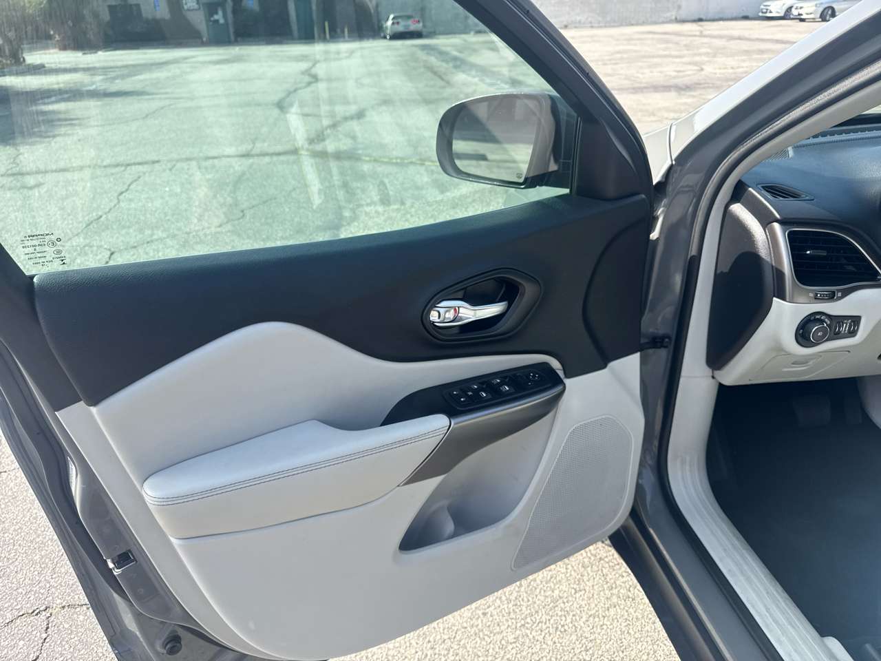 Jeep Cherokee Latitude Plus FWD 2020 Jeep Cherokee Latitude Plus FWD 2020