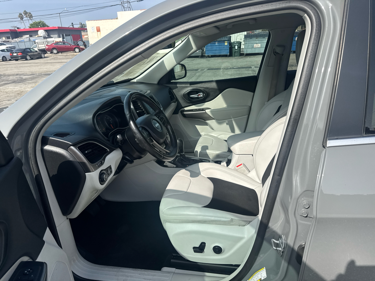 Jeep Cherokee Latitude Plus FWD 2020 Jeep Cherokee Latitude Plus FWD 2020