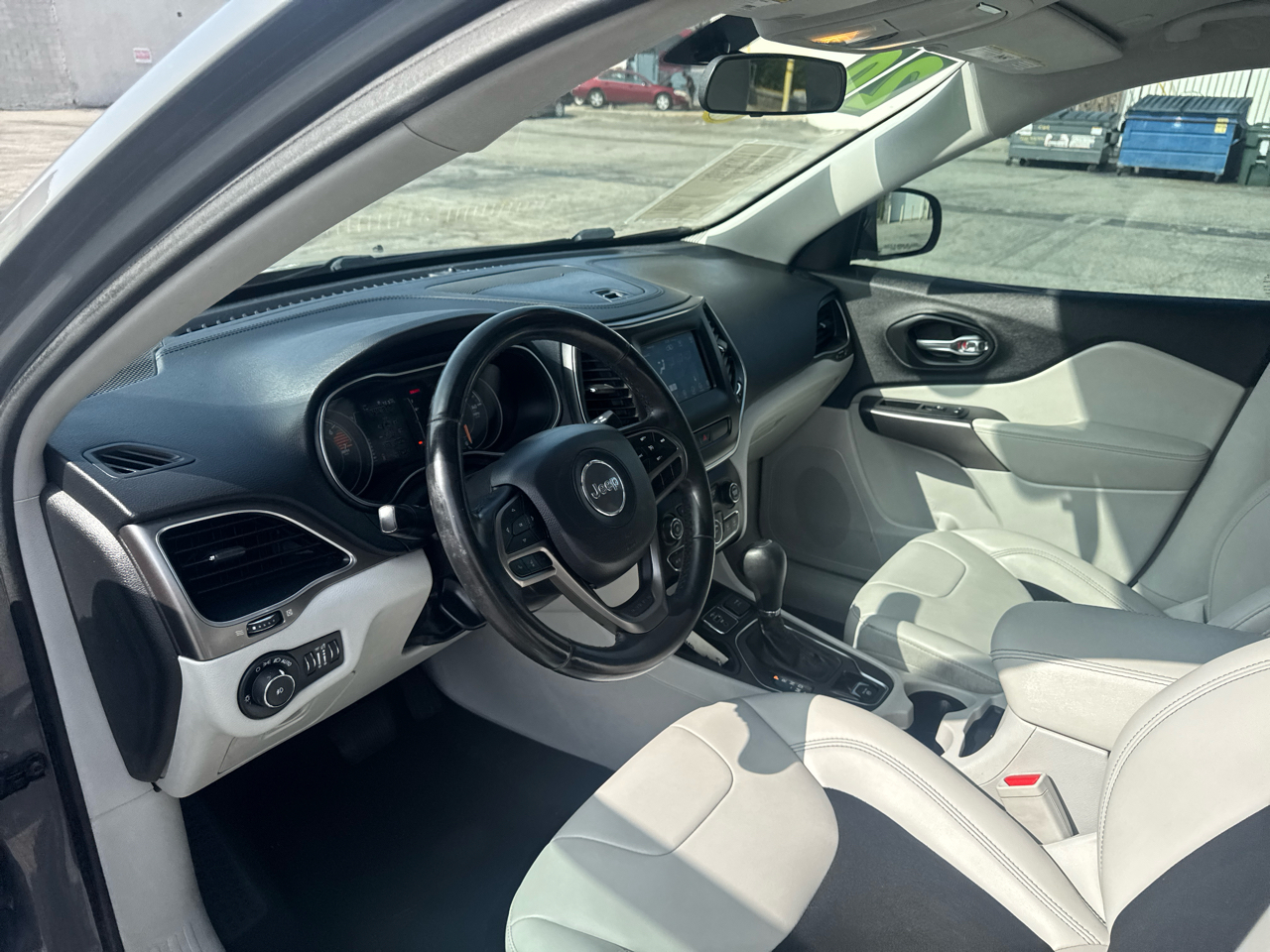 Jeep Cherokee Latitude Plus FWD 2020 Jeep Cherokee Latitude Plus FWD 2020