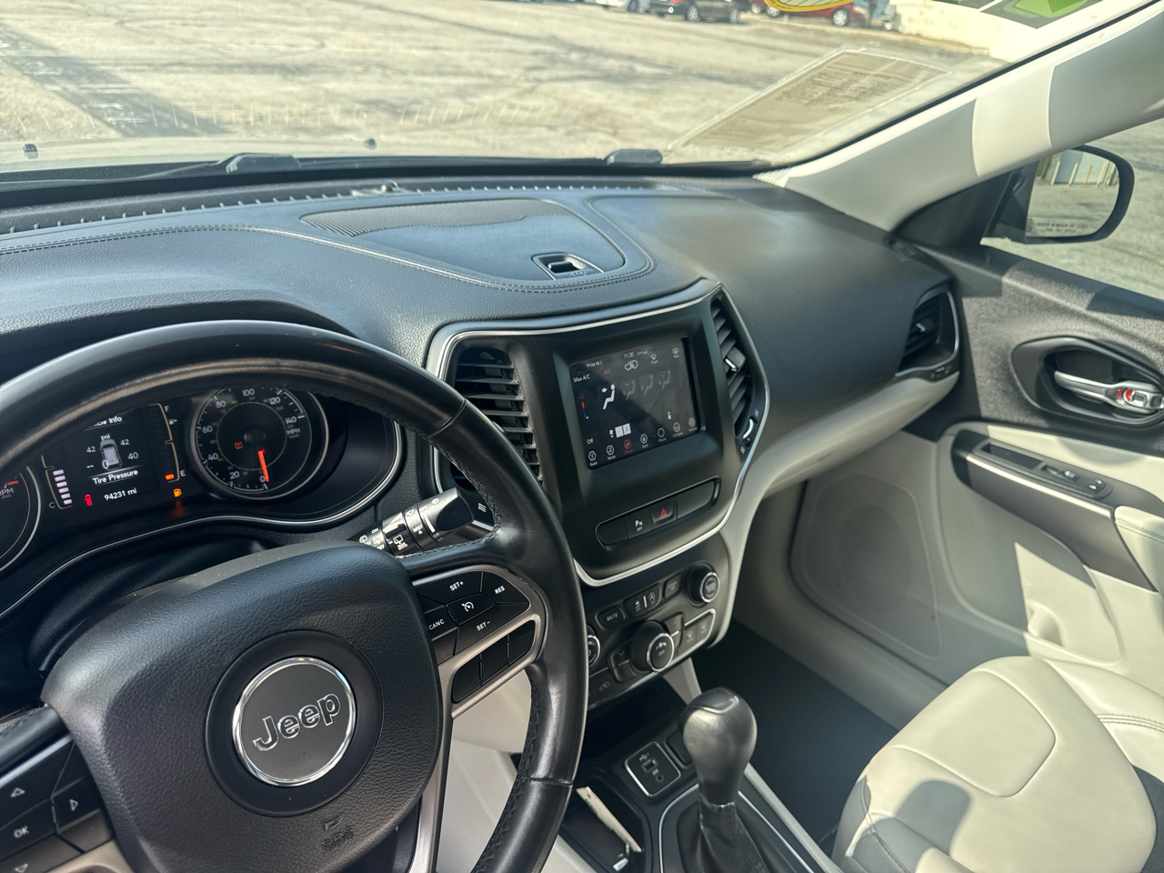 Jeep Cherokee Latitude Plus FWD 2020 Jeep Cherokee Latitude Plus FWD 2020