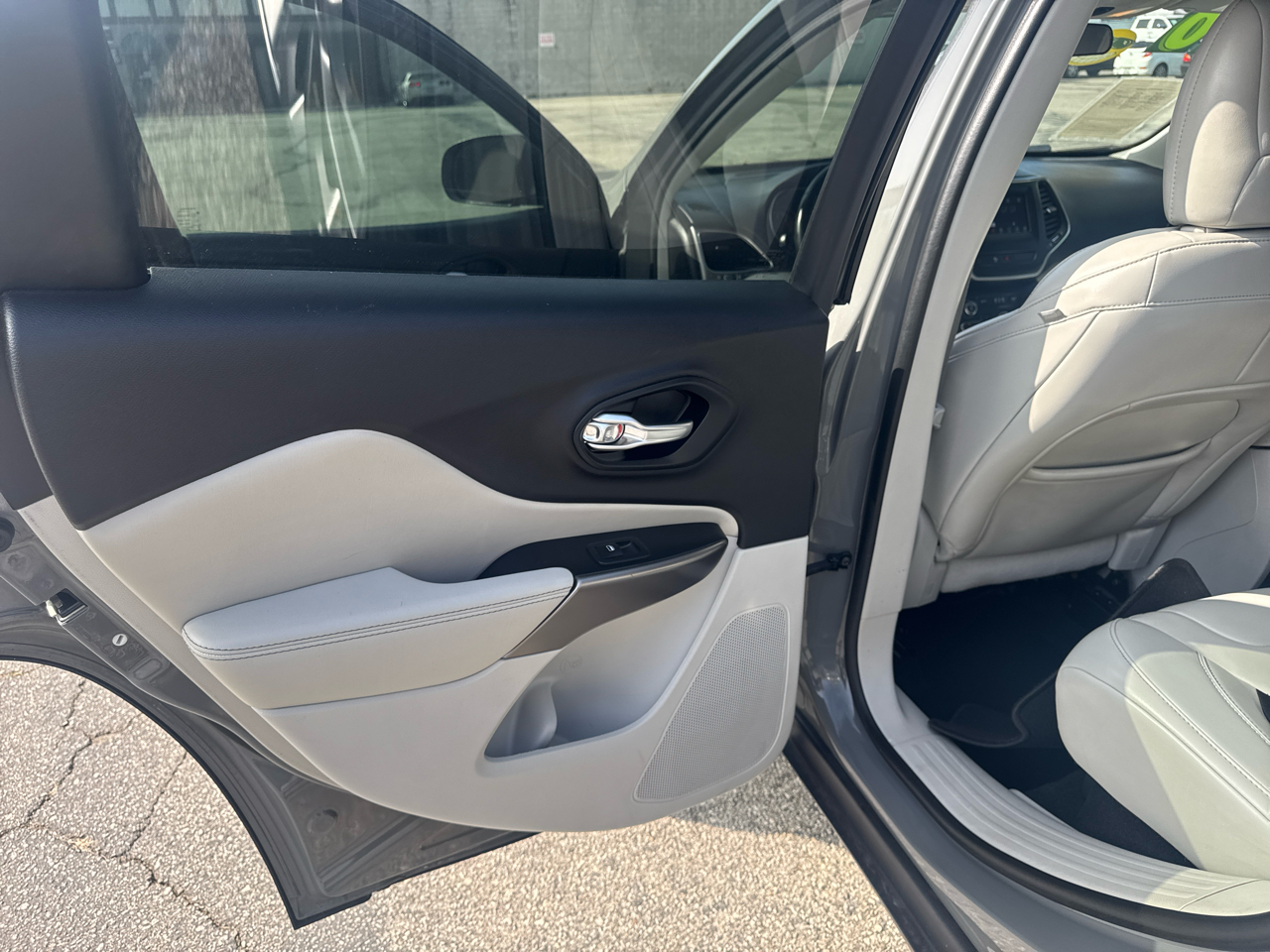 Jeep Cherokee Latitude Plus FWD 2020 Jeep Cherokee Latitude Plus FWD 2020