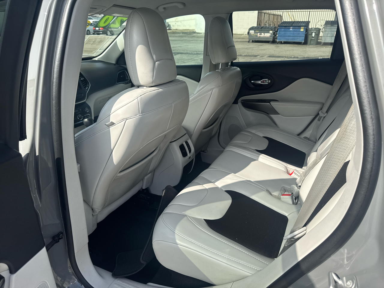 Jeep Cherokee Latitude Plus FWD 2020 Jeep Cherokee Latitude Plus FWD 2020