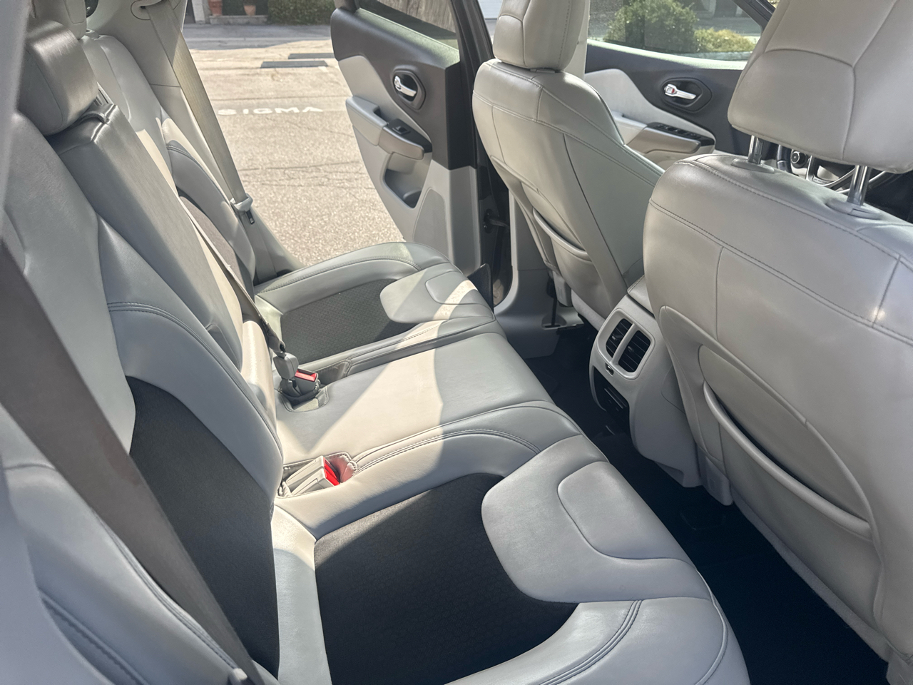 Jeep Cherokee Latitude Plus FWD 2020 Jeep Cherokee Latitude Plus FWD 2020