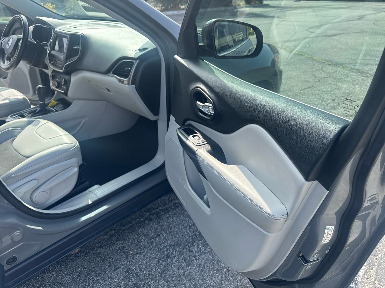 Jeep Cherokee Latitude Plus FWD 2020 Jeep Cherokee Latitude Plus FWD 2020