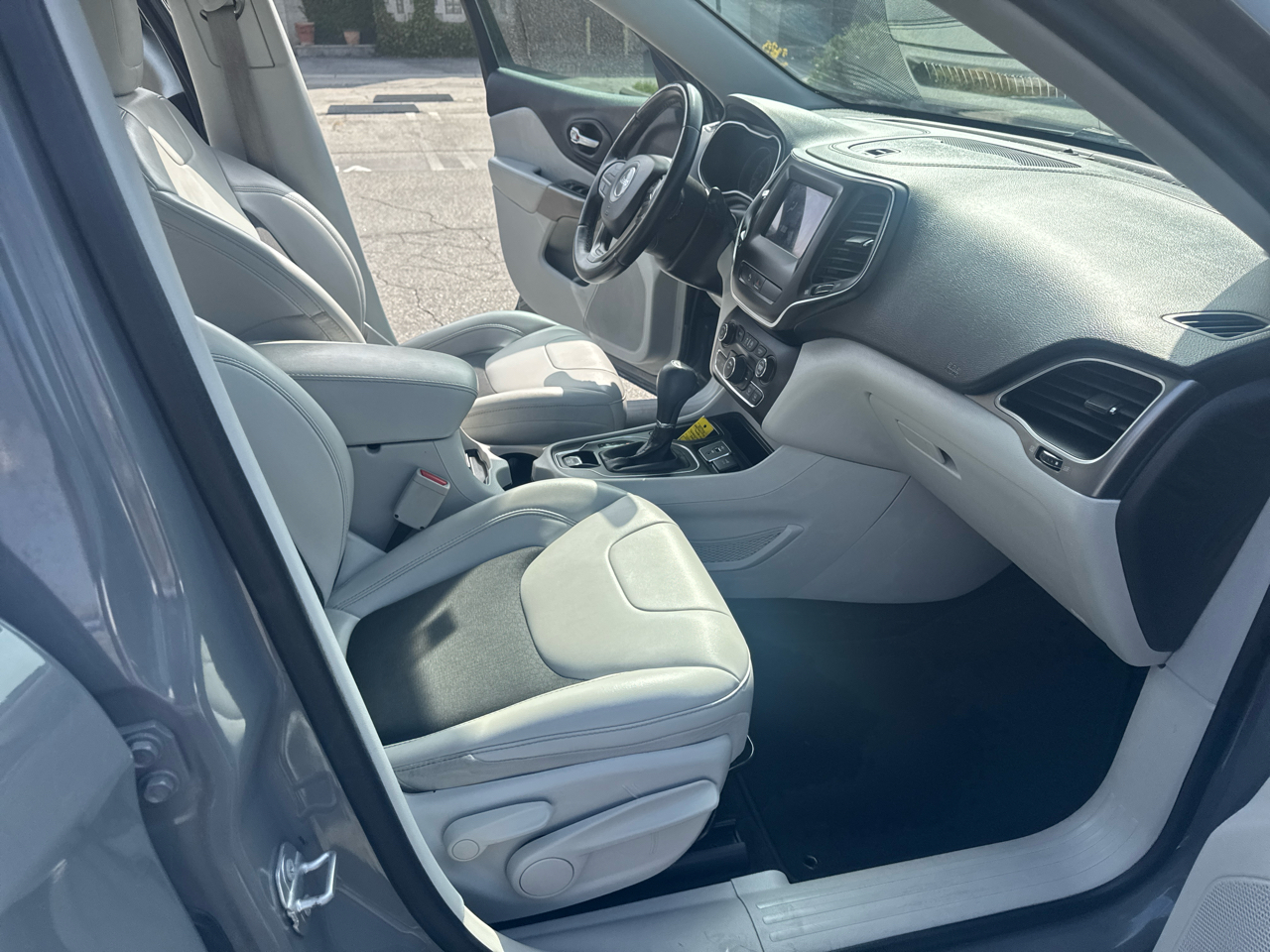 Jeep Cherokee Latitude Plus FWD 2020 Jeep Cherokee Latitude Plus FWD 2020