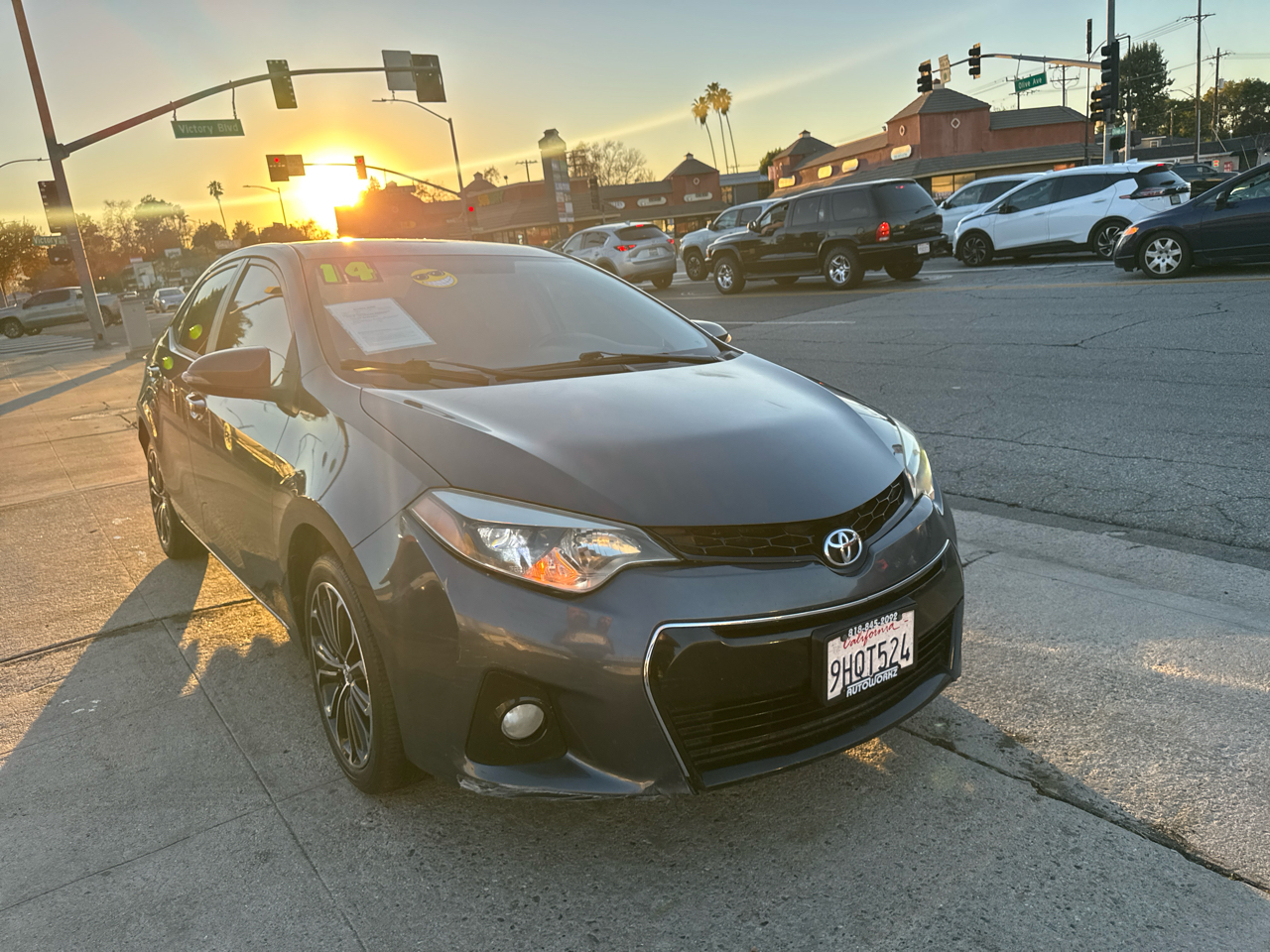 Toyota Corolla 4dr Sdn CVT LE Premium (Natl) 2014