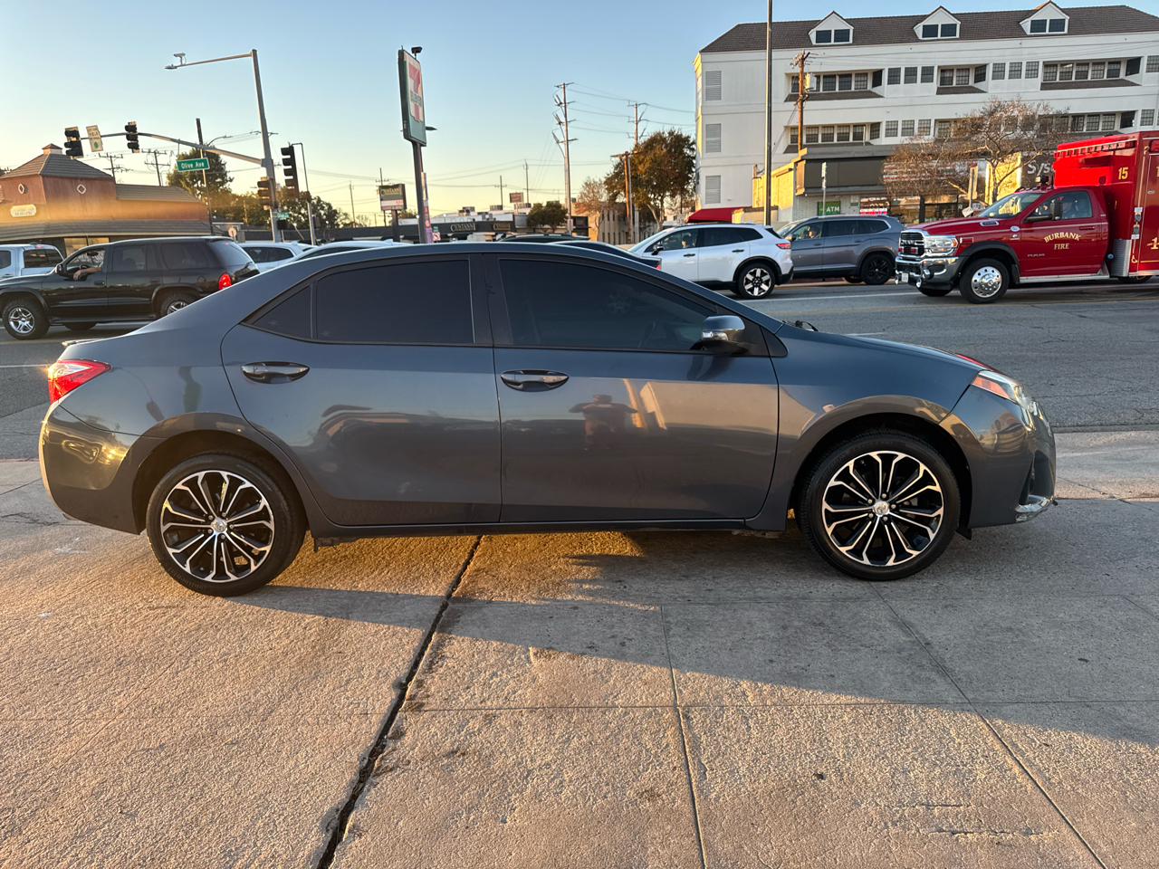 Toyota Corolla 4dr Sdn CVT LE Premium (Natl) 2014