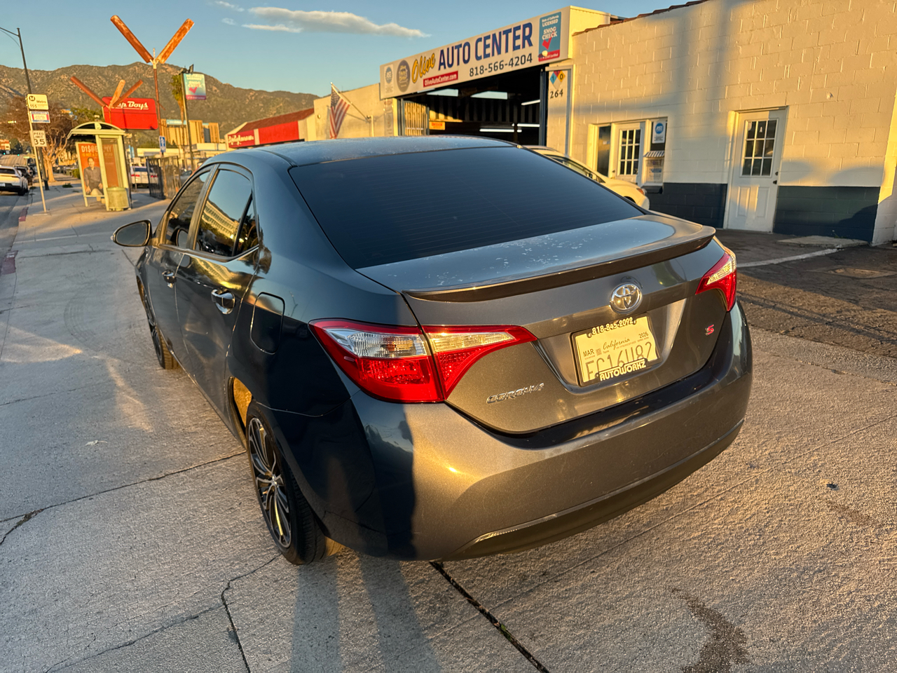 Toyota Corolla 4dr Sdn CVT LE Premium (Natl) 2014