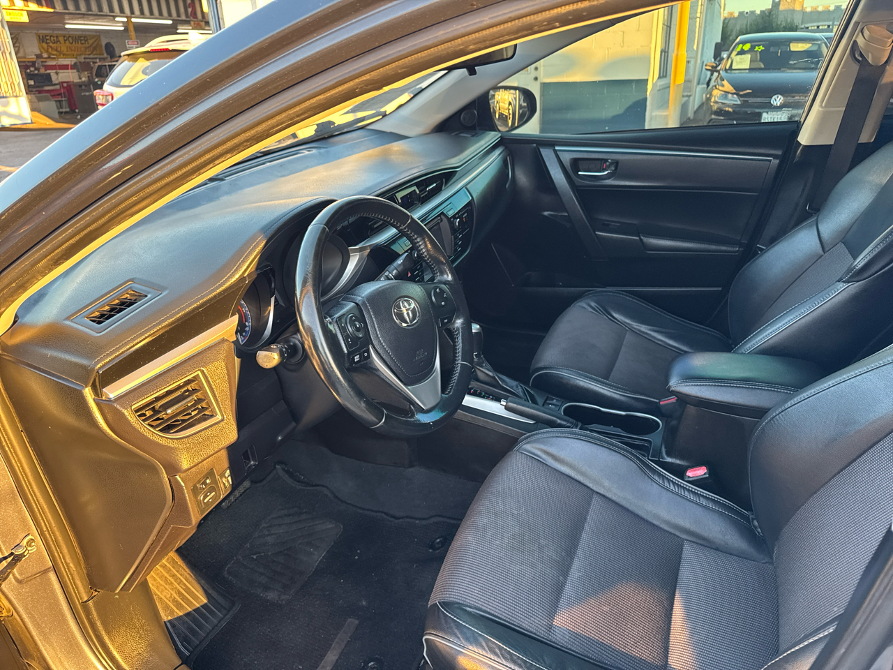 Toyota Corolla 4dr Sdn CVT LE Premium (Natl) 2014