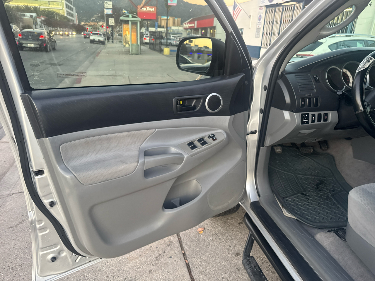 Toyota Tacoma 4WD Double V6 MT (Natl) 2011