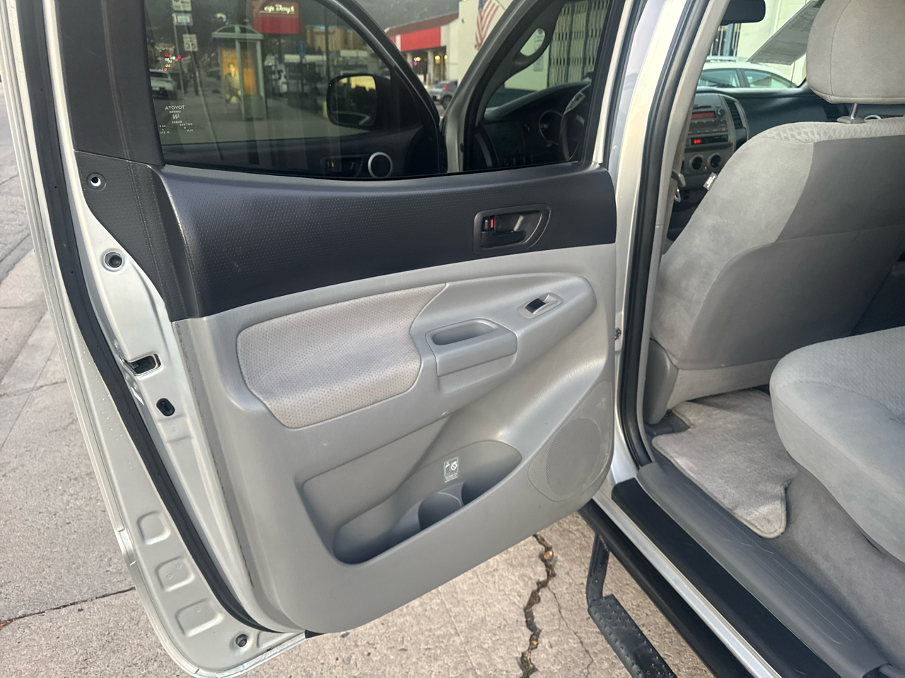 Toyota Tacoma 4WD Double V6 MT (Natl) 2011