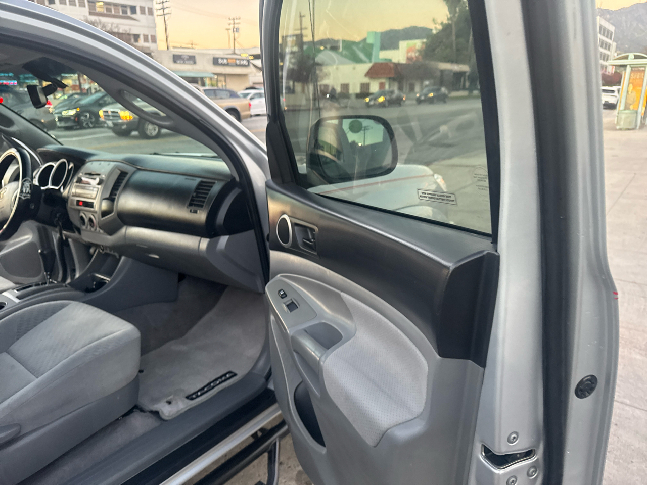 Toyota Tacoma 4WD Double V6 MT (Natl) 2011