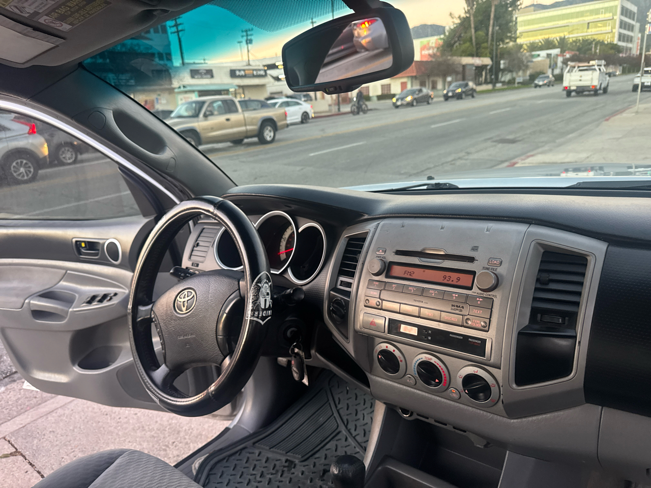 Toyota Tacoma 4WD Double V6 MT (Natl) 2011