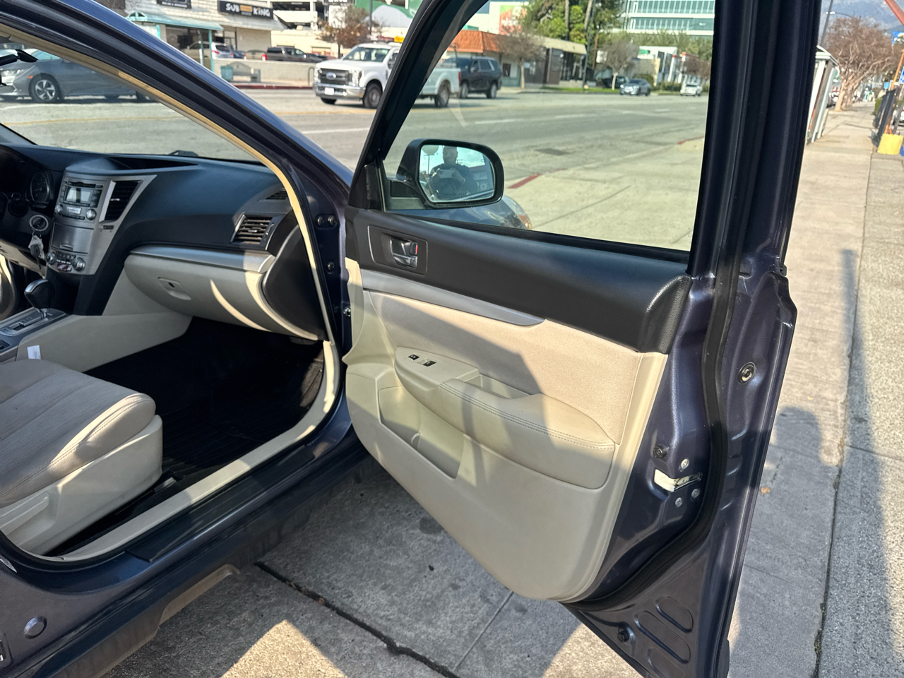 Subaru Outback 4dr Wgn H4 Auto 2.5i Premium 2013