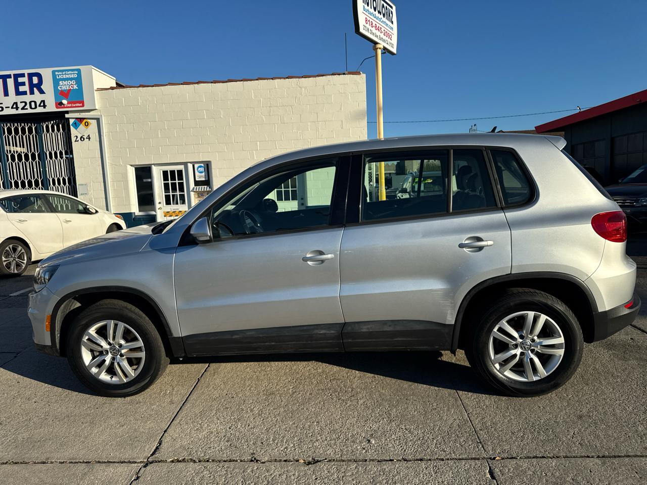Volkswagen Tiguan 2WD 4dr Auto SE w/Sunroof & Nav 2013