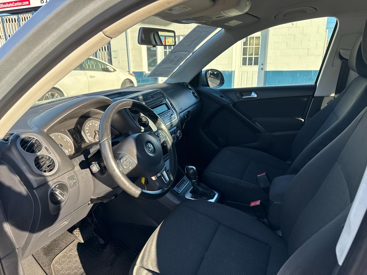 Volkswagen Tiguan 2WD 4dr Auto SE w/Sunroof & Nav 2013