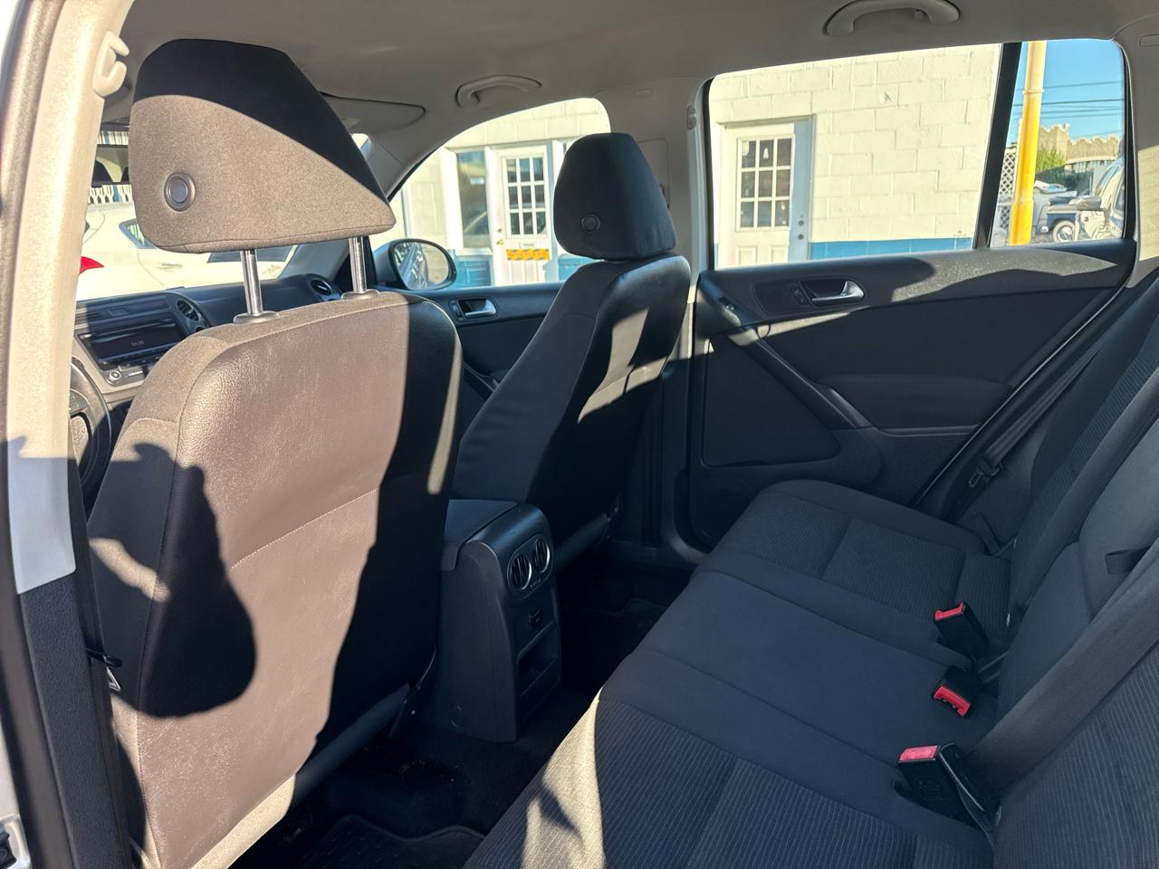 Volkswagen Tiguan 2WD 4dr Auto SE w/Sunroof & Nav 2013