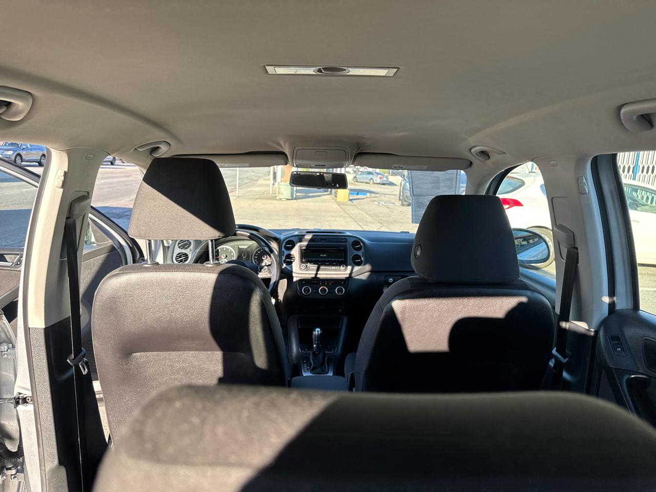 Volkswagen Tiguan 2WD 4dr Auto SE w/Sunroof & Nav 2013