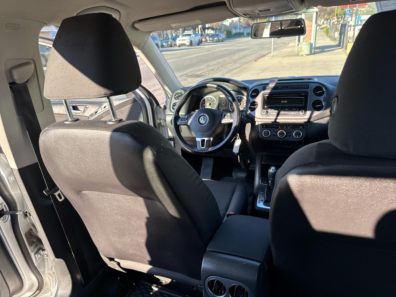 Volkswagen Tiguan 2WD 4dr Auto SE w/Sunroof & Nav 2013