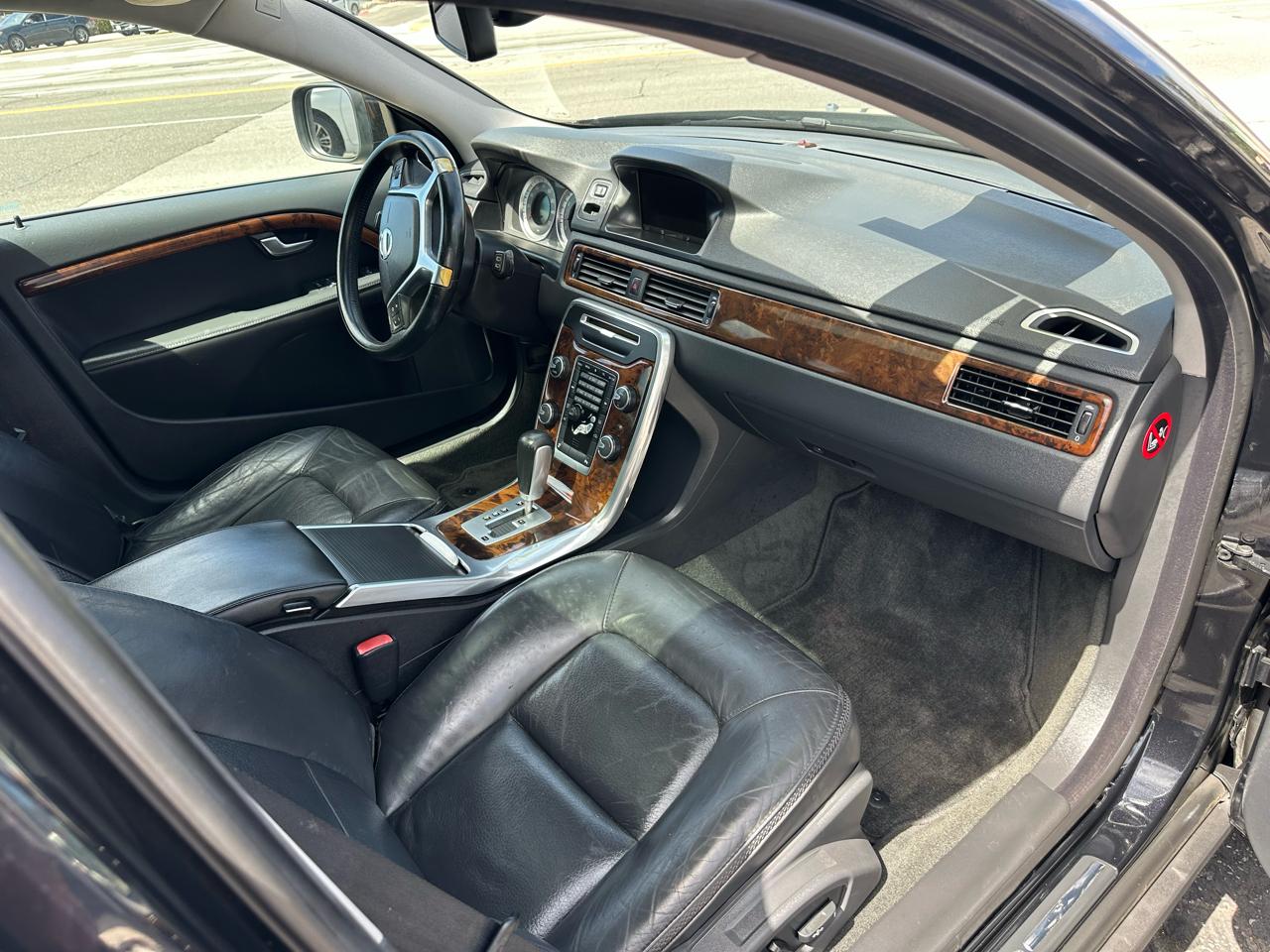 Volvo XC70 4dr Wgn 3.2L PZEV 2012