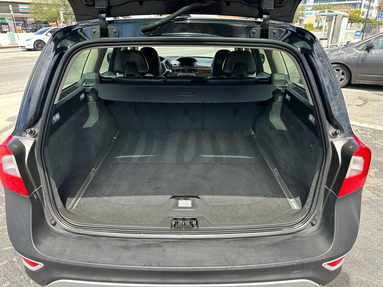 Volvo XC70 4dr Wgn 3.2L PZEV 2012