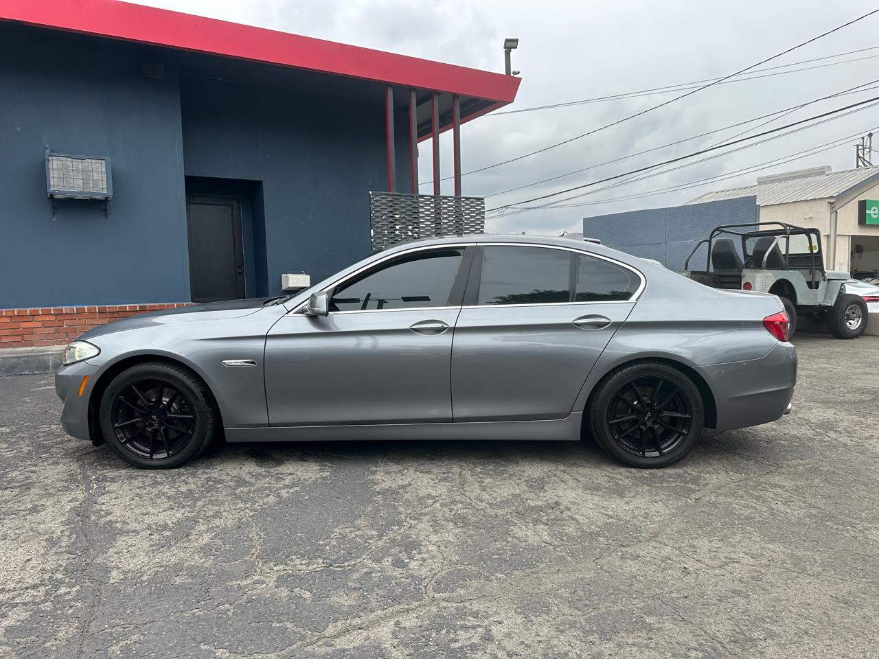 BMW 5 Series 4dr Sdn 528i RWD 2013