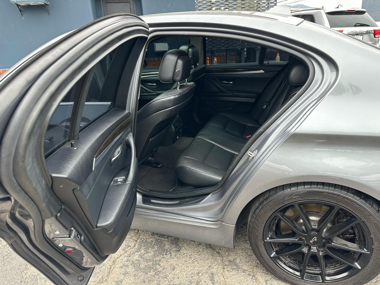 BMW 5 Series 4dr Sdn 528i RWD 2013