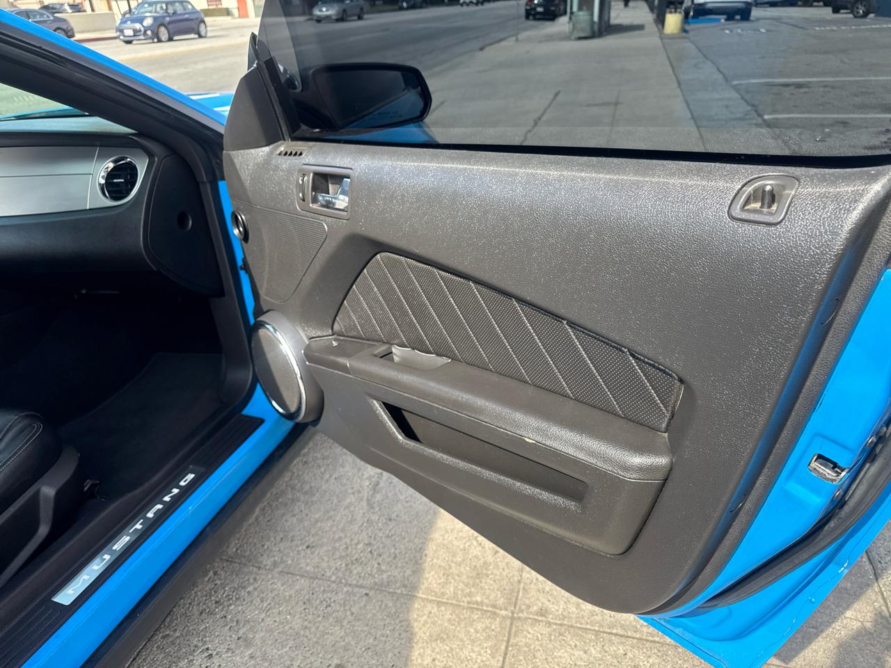 Ford Mustang 2dr Cpe V6 2010