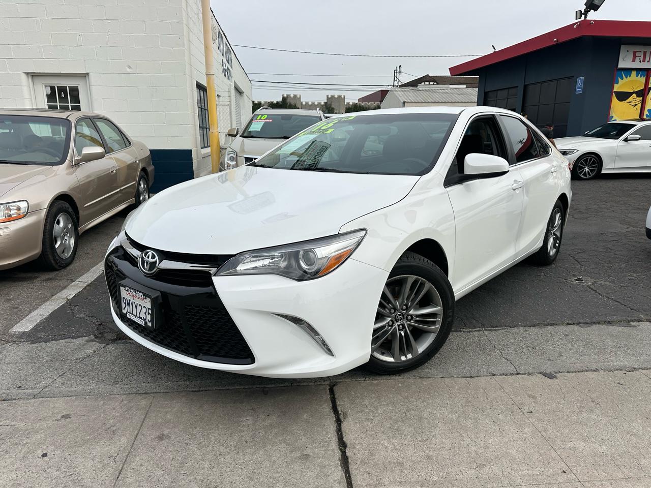 Toyota Camry 4dr Sdn I4 Auto SE w/Special Edition Pkg (Natl) 2016