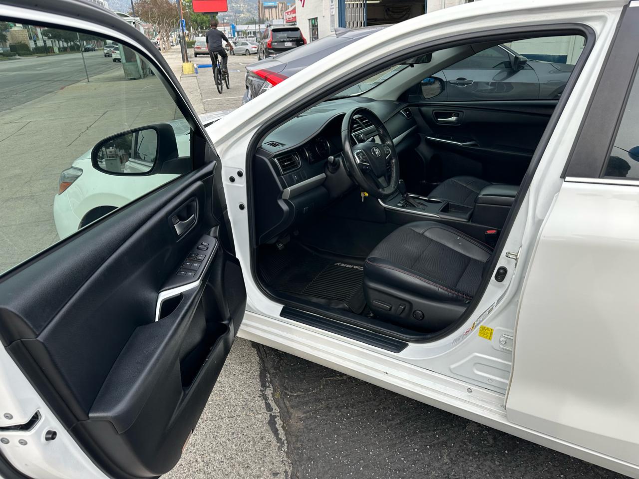 Toyota Camry 4dr Sdn I4 Auto SE w/Special Edition Pkg (Natl) 2016