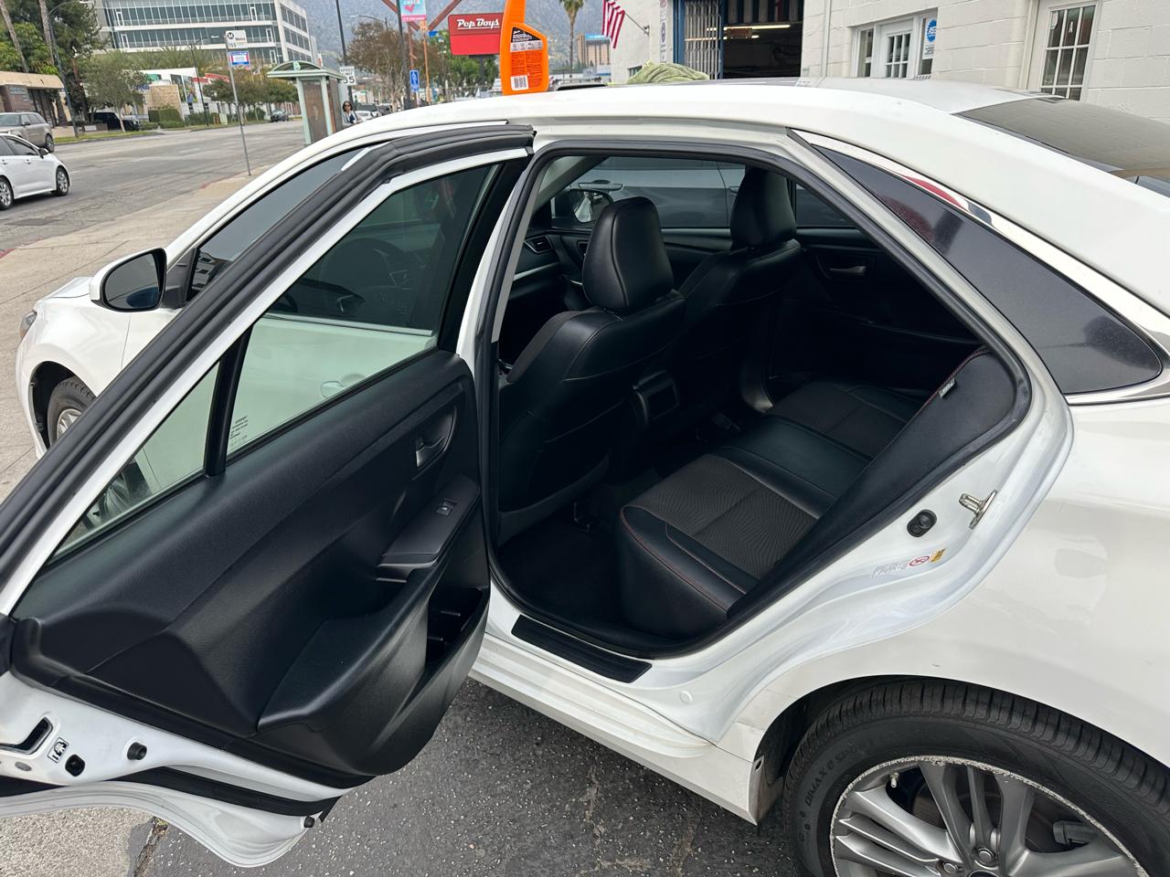 Toyota Camry 4dr Sdn I4 Auto SE w/Special Edition Pkg (Natl) 2016