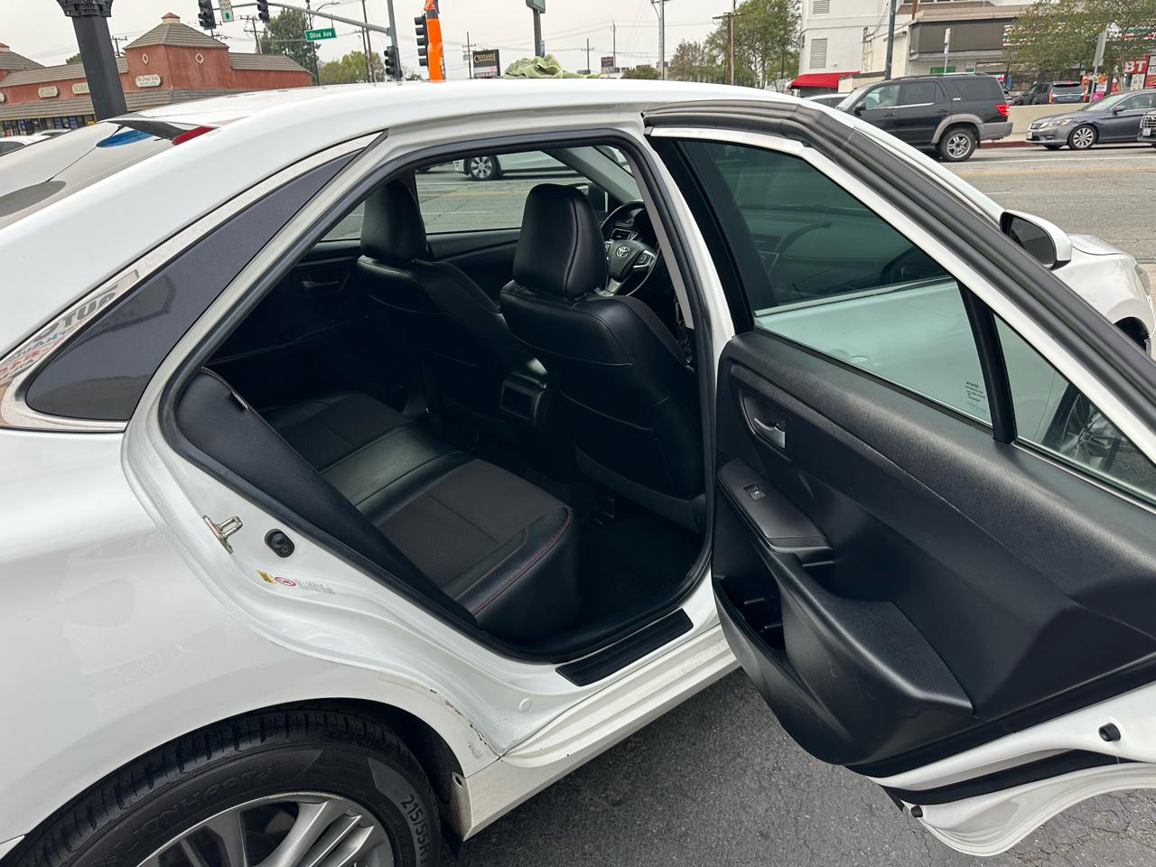 Toyota Camry 4dr Sdn I4 Auto SE w/Special Edition Pkg (Natl) 2016