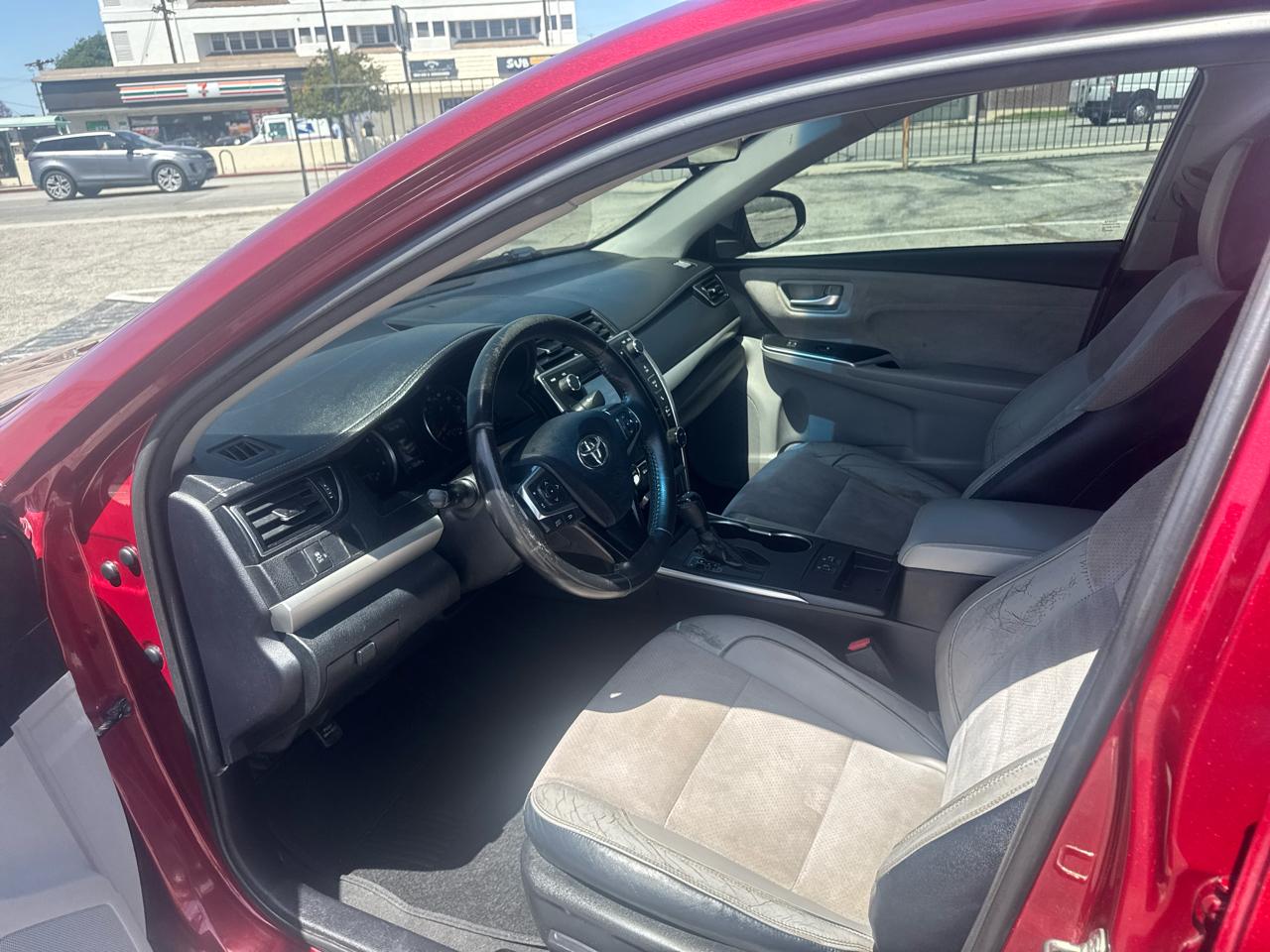 Toyota Camry XLE Auto (Natl) 2017