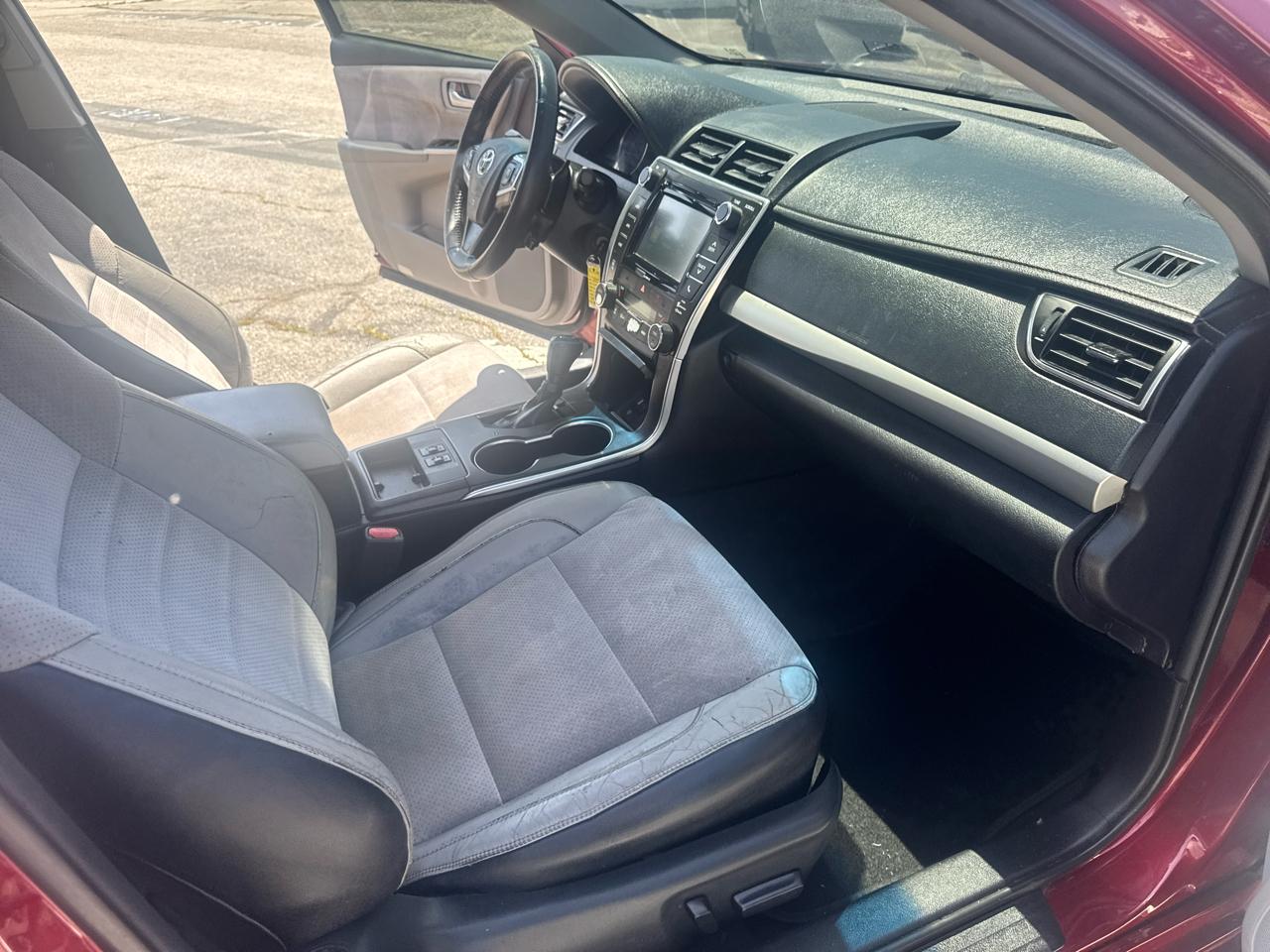 Toyota Camry XLE Auto (Natl) 2017