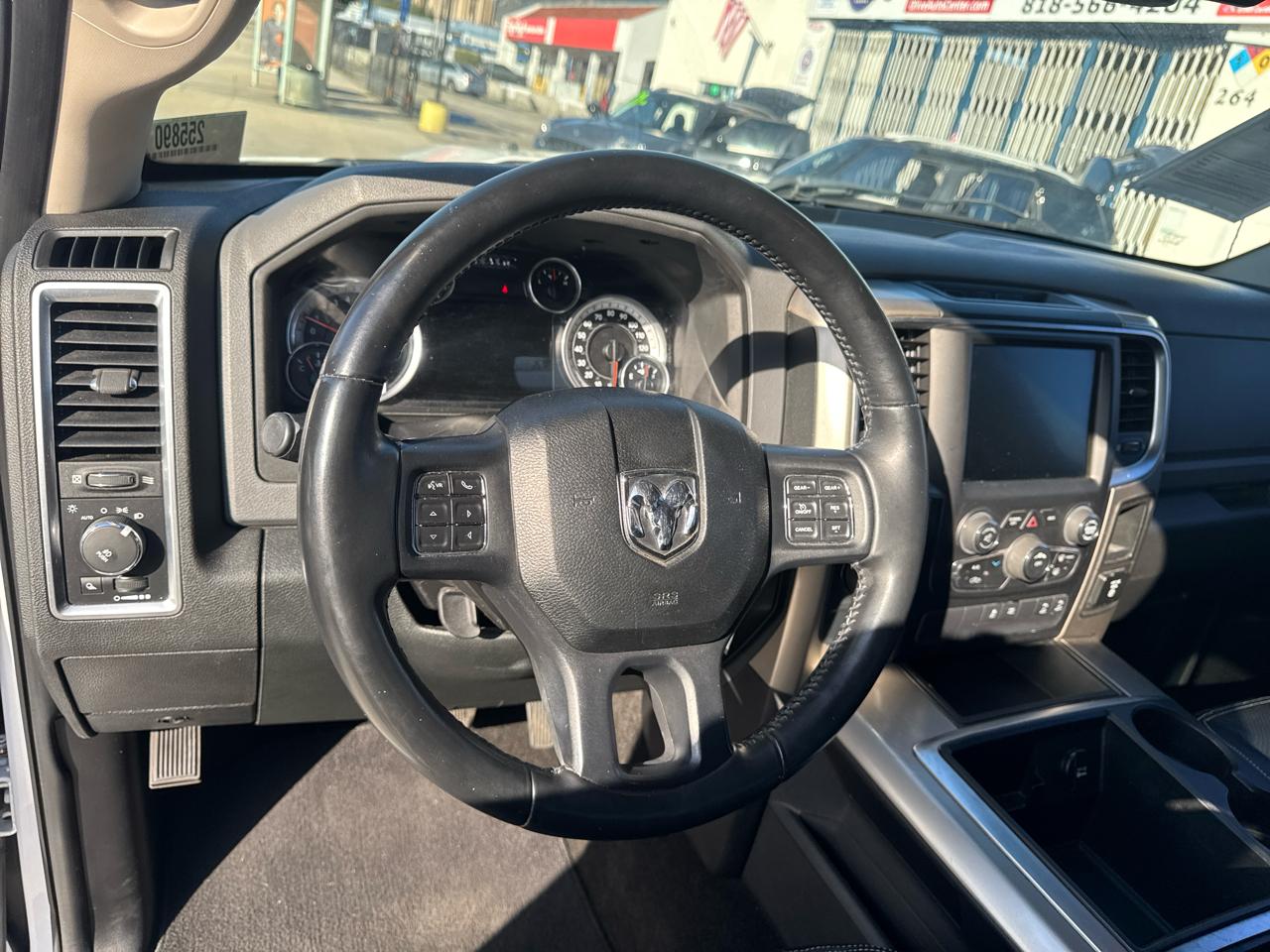 RAM 1500 2WD Crew Cab 140.5" Lone Star 2015