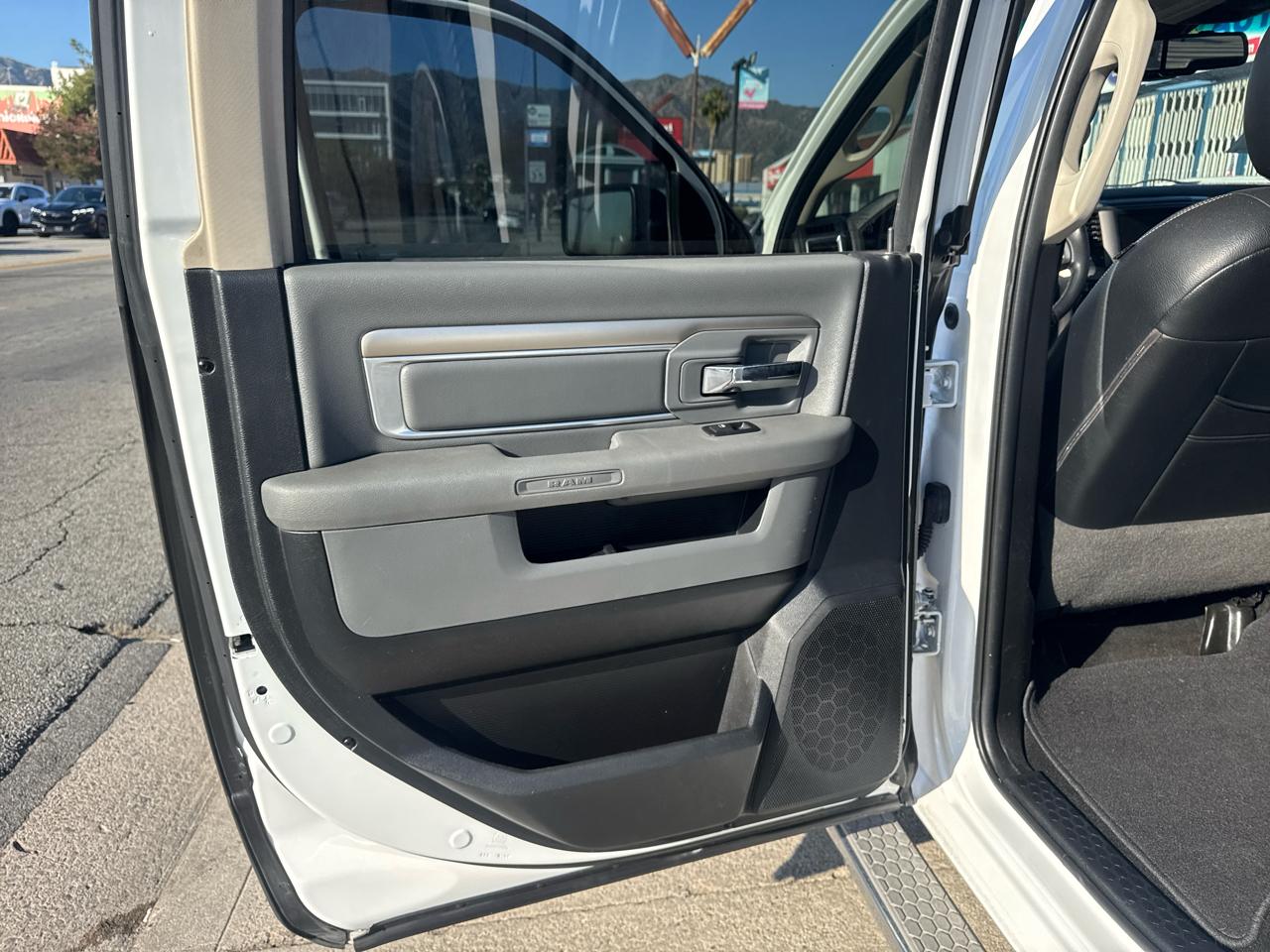 RAM 1500 2WD Crew Cab 140.5" Lone Star 2015