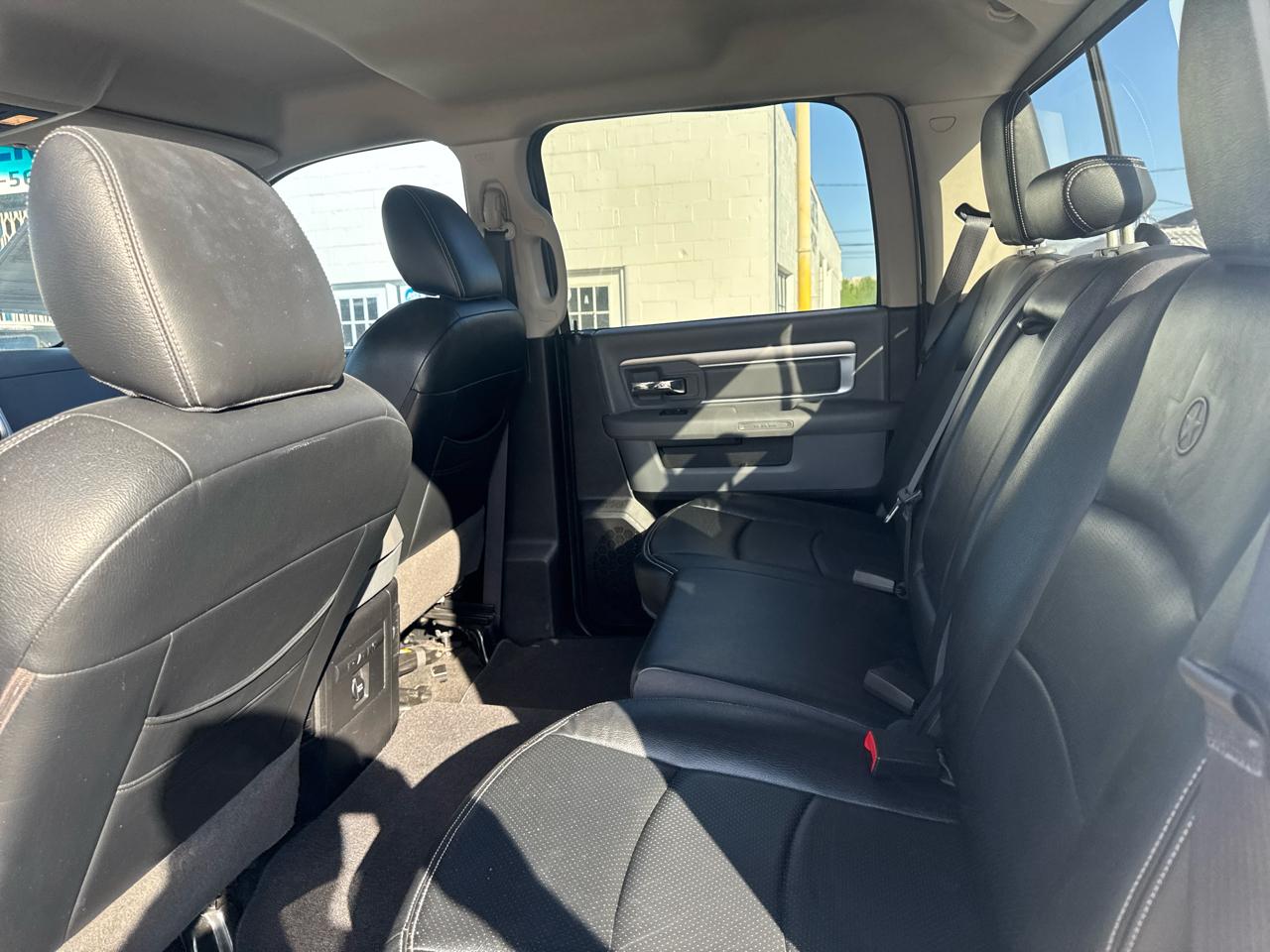 RAM 1500 2WD Crew Cab 140.5" Lone Star 2015