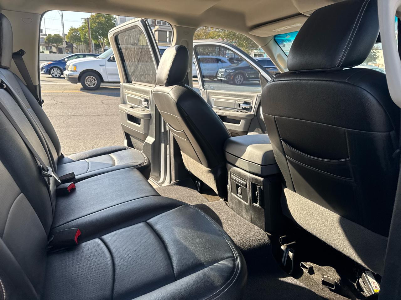 RAM 1500 2WD Crew Cab 140.5" Lone Star 2015