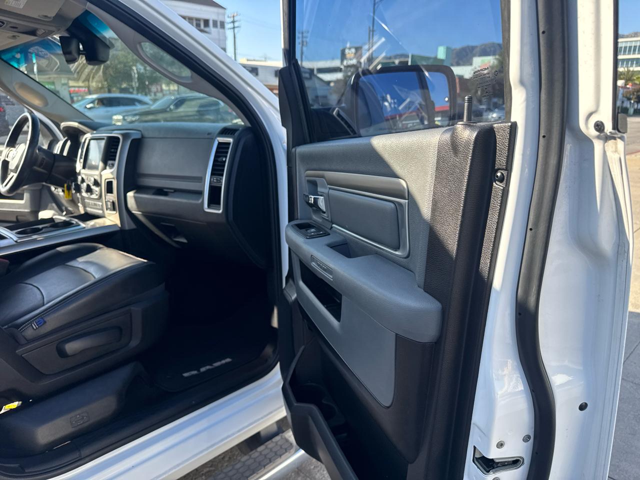 RAM 1500 2WD Crew Cab 140.5" Lone Star 2015