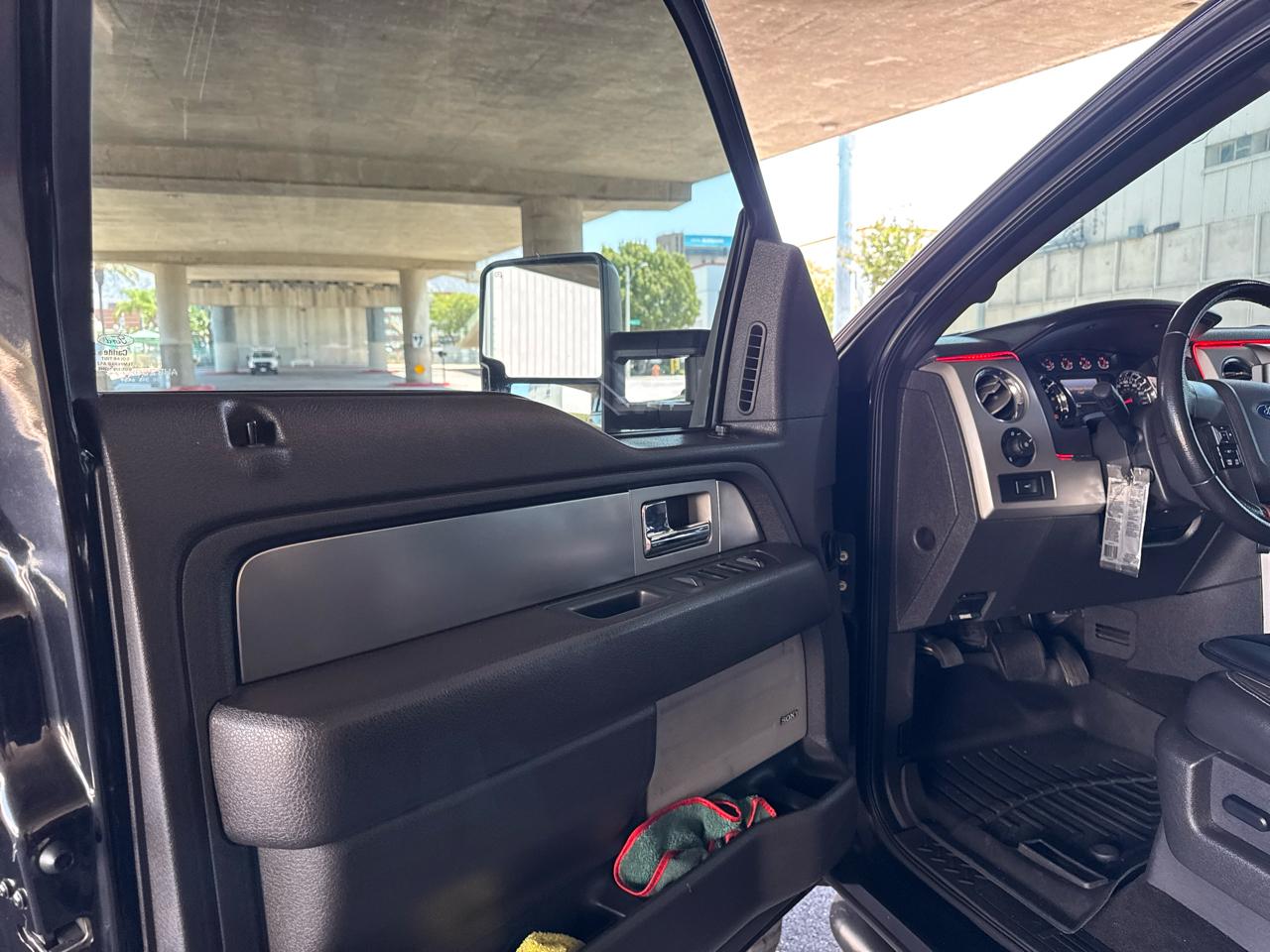 Ford F-150 4WD SuperCrew 145" Platinum 2013